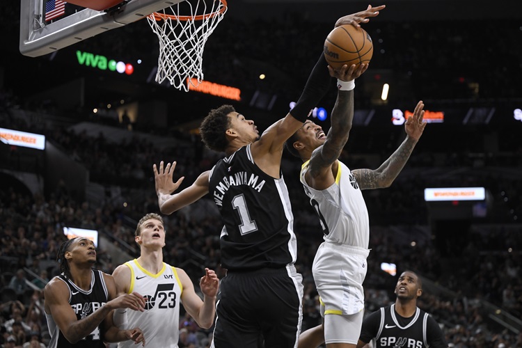 Victor Wembanyama(中)。圖片來源：達志影像