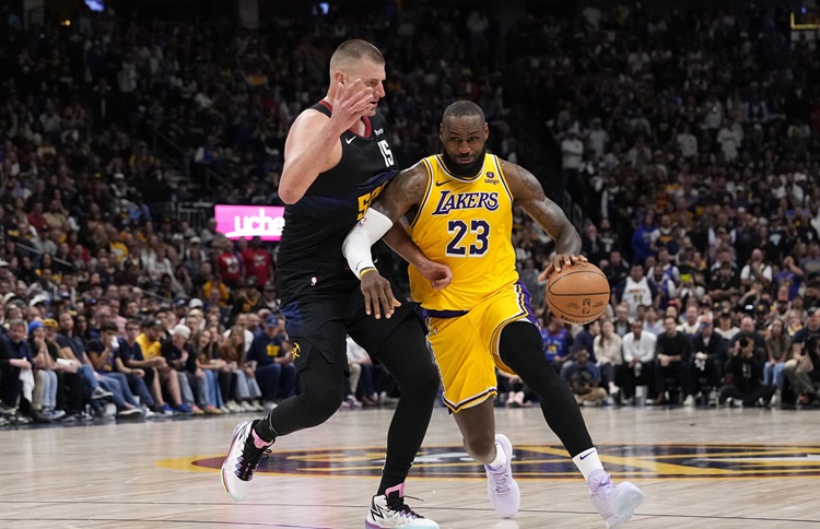 LeBron James(右)。圖片來源：達志影像