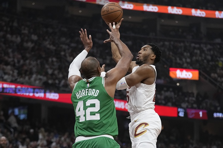 Donovan Mitchell(右)，圖片來源：達志影像
