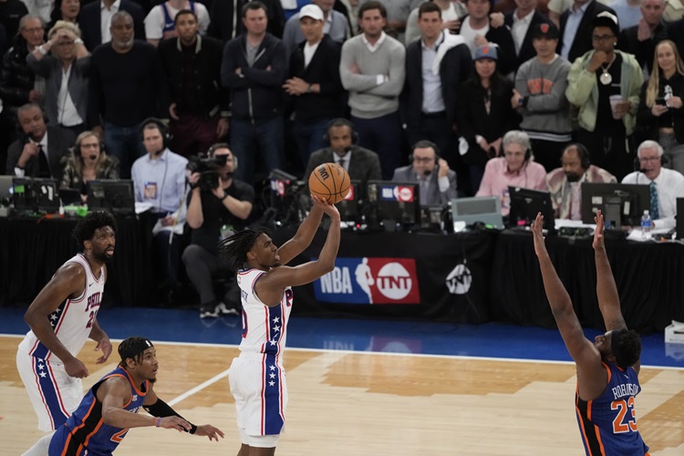 Tyrese Maxey(中)。圖片來源：達志影像