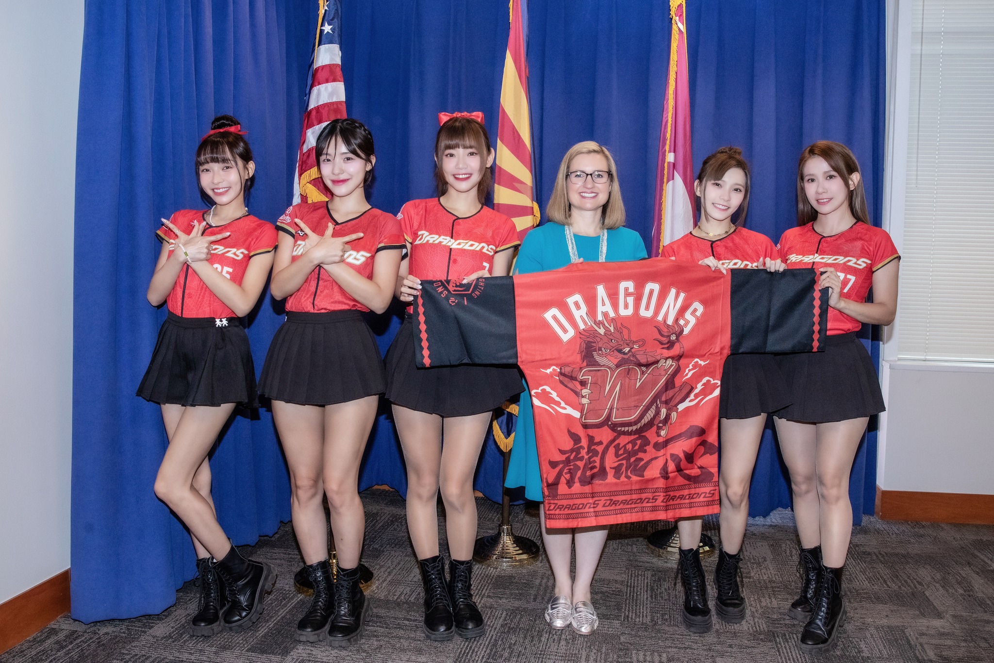 小龍女拜會鳳凰城市長Kate Gallego。圖片來源：味全龍提供
