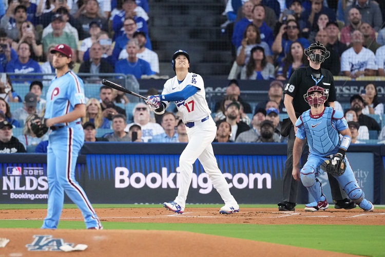 大谷翔平(中)。圖片來源：達志影像