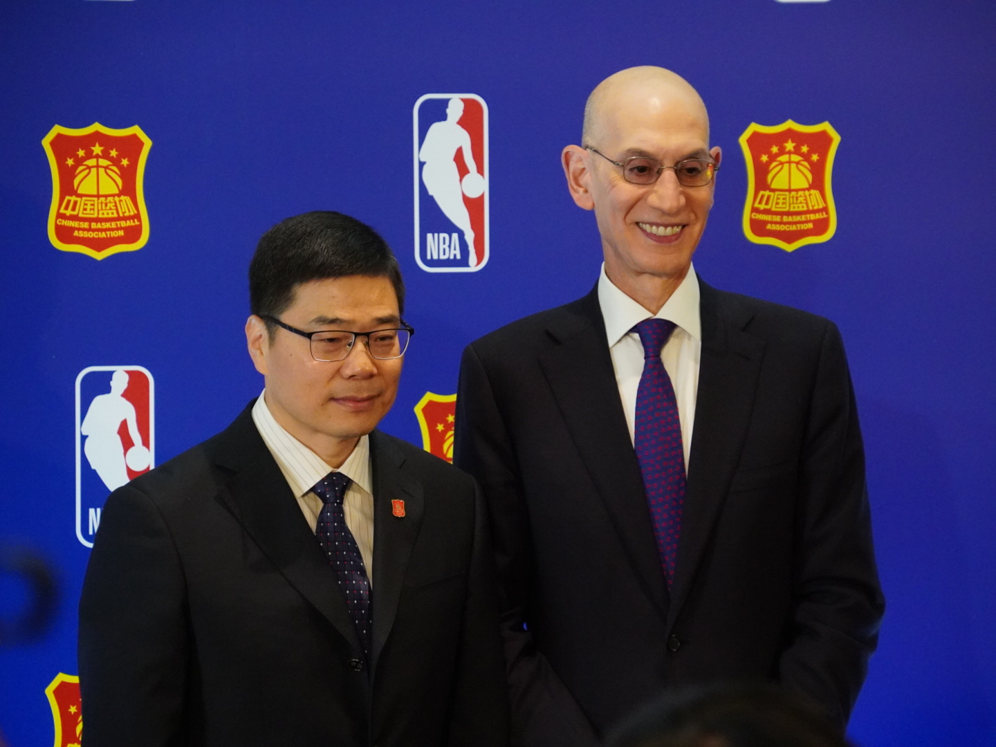 中國籃球協會主席郭振明與NBA主席Adam Silver。圖片來源：記者李升愷／攝
