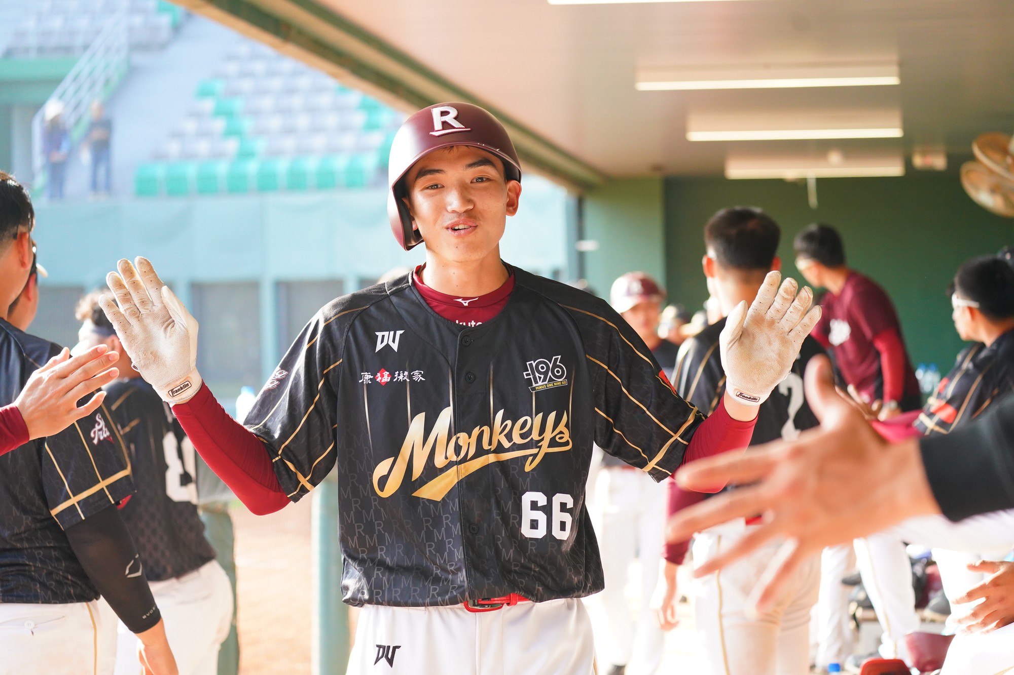 年僅20歲的何品室融扛住壓力敲出安打，今天賽前受訪談言當下很緊張。圖片來源：桃猿粉絲團資料照