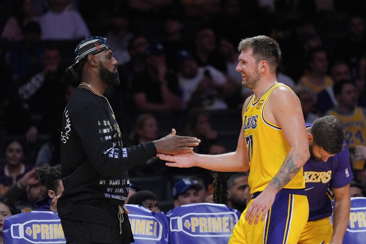 Luka Doncic(右)LeBron James(左)。圖片來源:達志影像