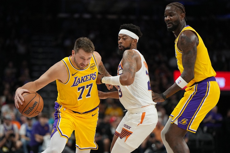 Luka Doncic(左1)。圖片來源:緯來體育台