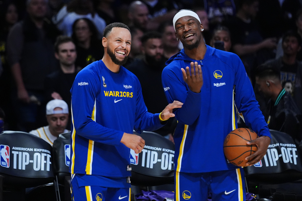 快訊/蝙蝠俠Curry、羅賓Butler聯手合轟31分  勇士半場55比54暫時領先