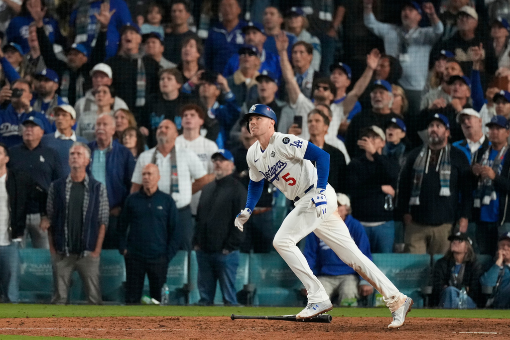 世界大賽》18局史詩戰役狂寫紀錄！ Freeman生涯2度再見轟、兩隊共用19名投手史上最多