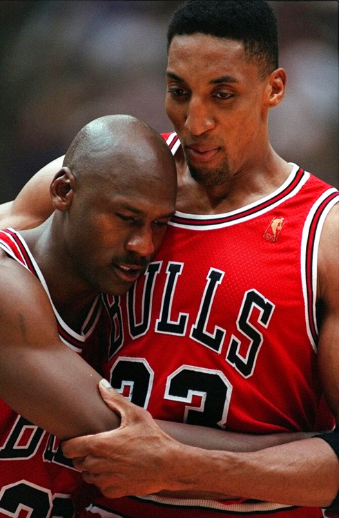 Michael Jordan(左)Scottie Pippen(右)。圖片來源：達志影像
