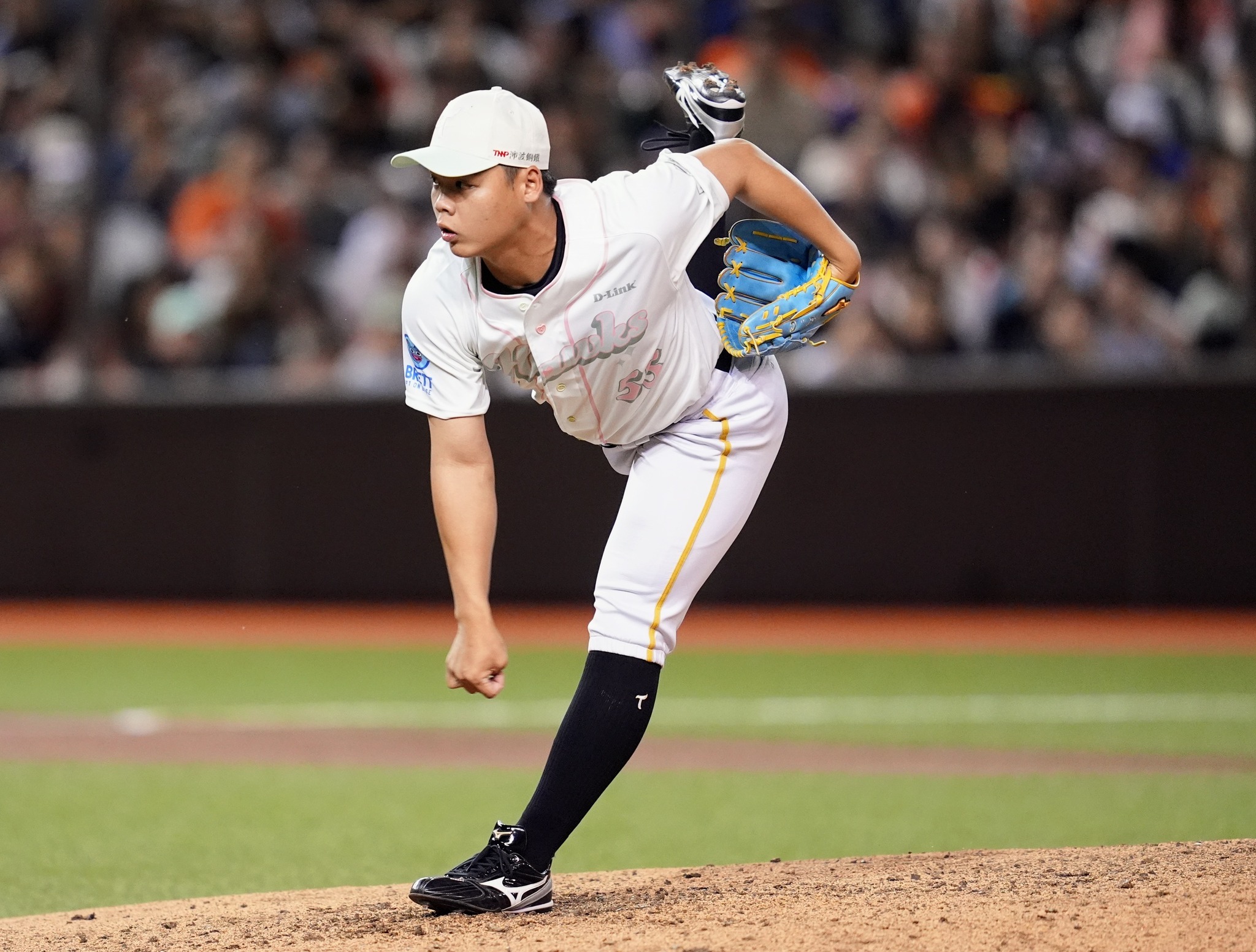郭俞延、陳冠豪、伍祐城玩博弈手遊 聯盟、球團祭出禁賽罰款