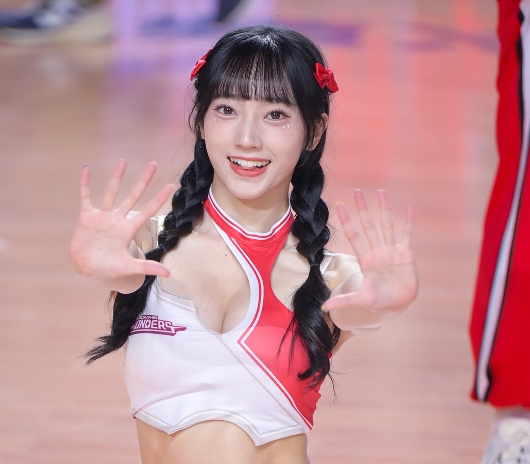 前台新戰神啦啦隊成員闕闕。圖片來源：闕闕IG