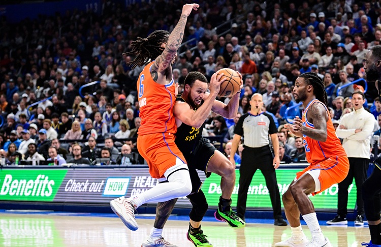 NBA》Stephen Curry踩地雷？吞下NBA 17年生涯以來首次惡意犯規