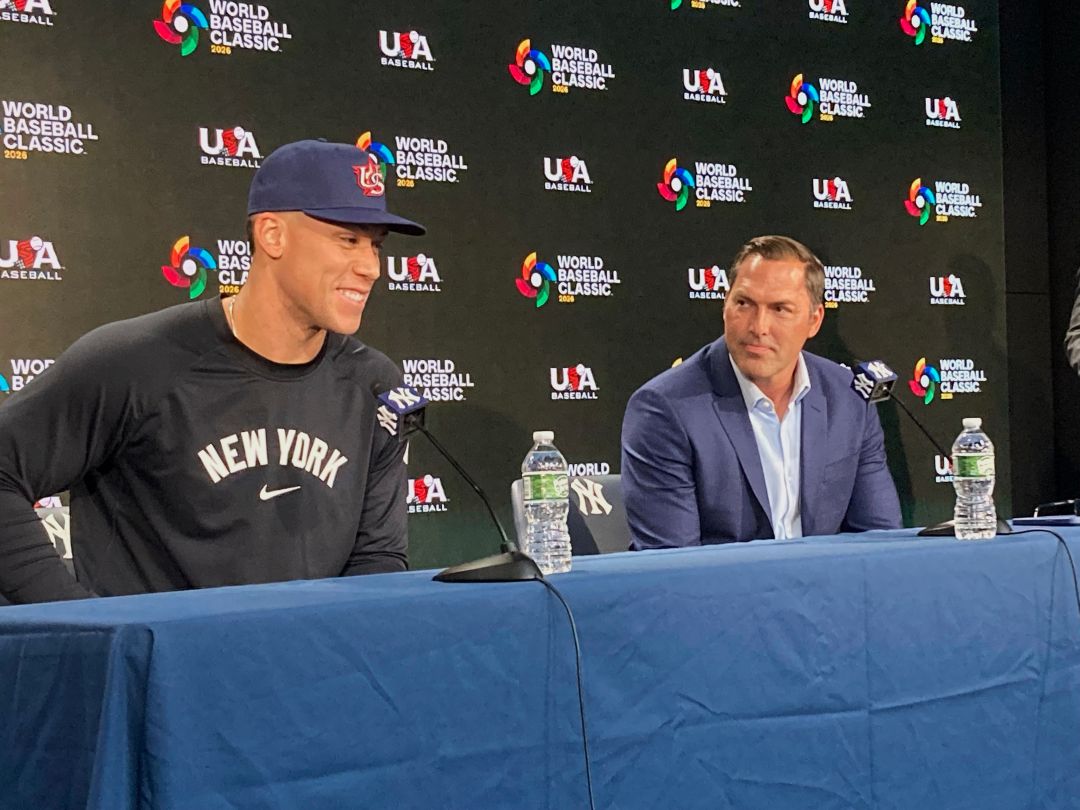 美國隊隊長Aaron Judge 與總教練Mark DeRosa。(圖片來源：達志影像)