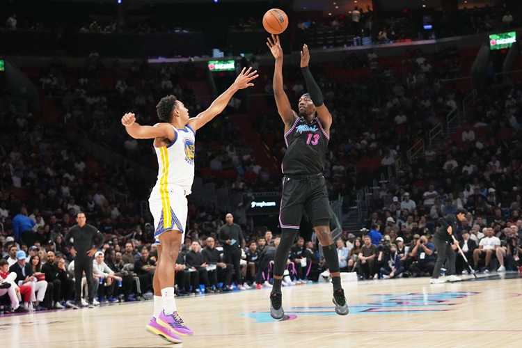 NBA》快訊：Stephen Curry缺席　熱火上半場領先勇士