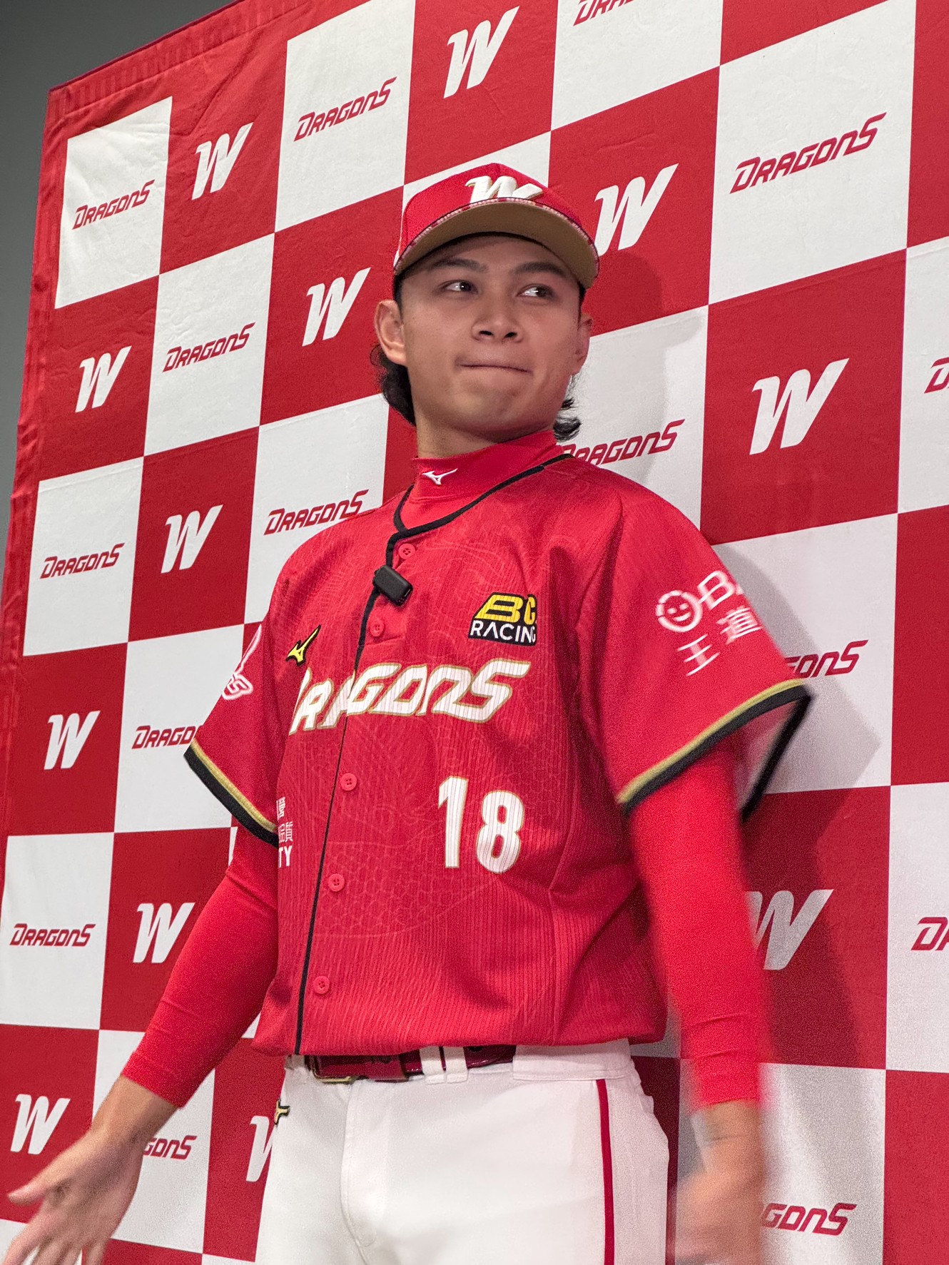 「龍之子」旅外搶人大戰！ 徐若熙證實參訪軟銀基地、與王貞治碰面