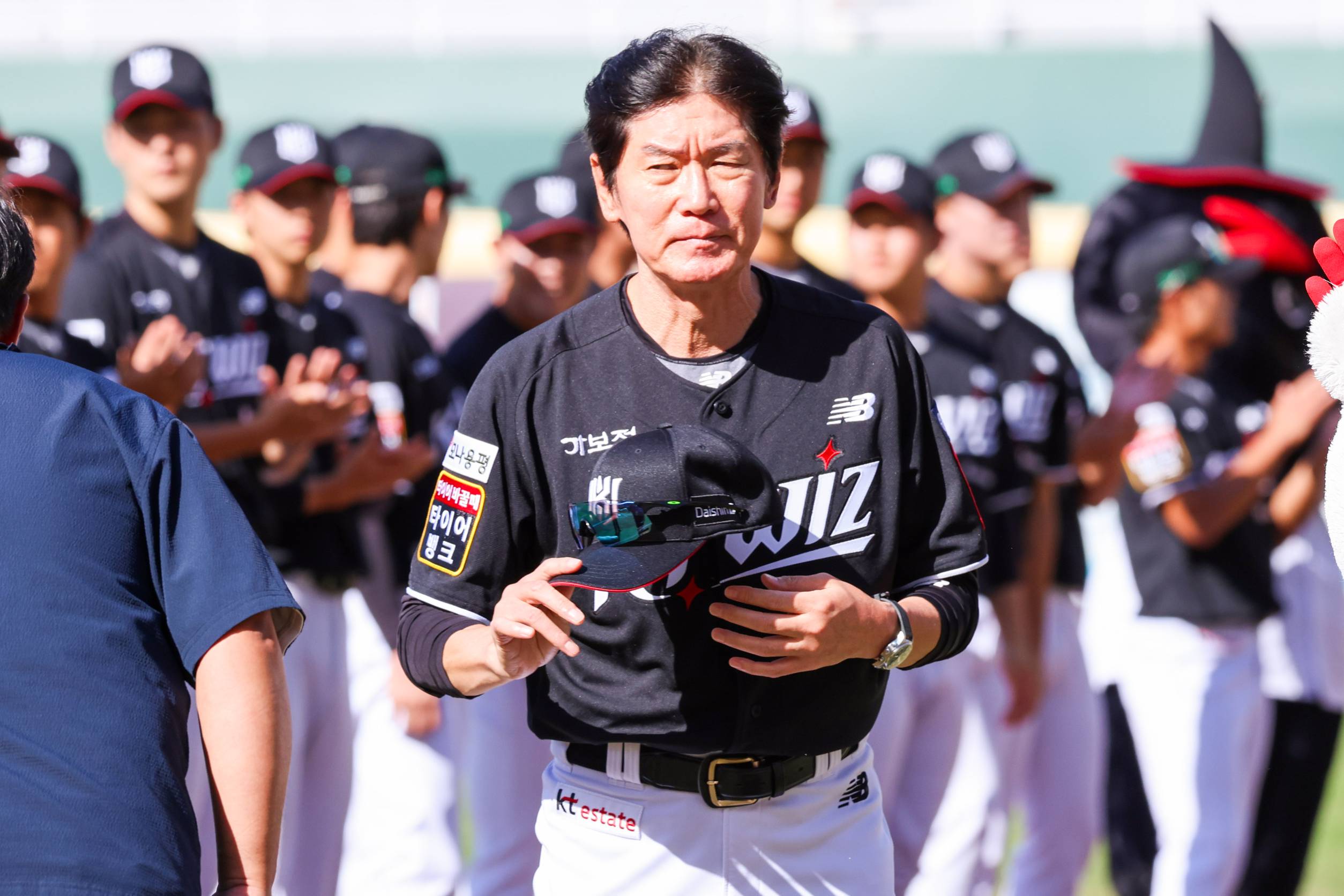 KT巫師總教練李強喆。圖片來源：桃園市政府提供