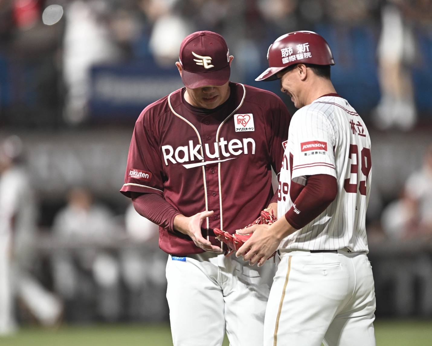 中職》客串一壘指獲古久保稱讚 林立回憶與宋家豪下丘時的互動「啊要檢查手套嗎？」