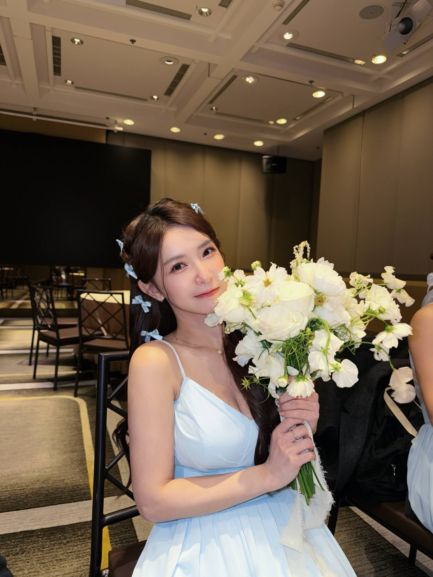 禾羽擔任十元、王齊麟婚禮伴娘見證幸福 抽中捧花笑稱：先把重心放工作