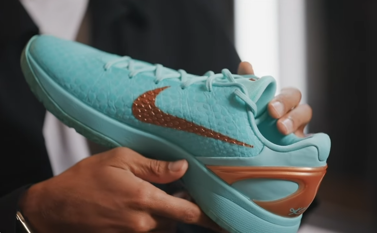 Nike Kobe 6 Protro Jalen Brunson Statue of Liberty。圖片來源：擷自Malika Andrews - ESPN
