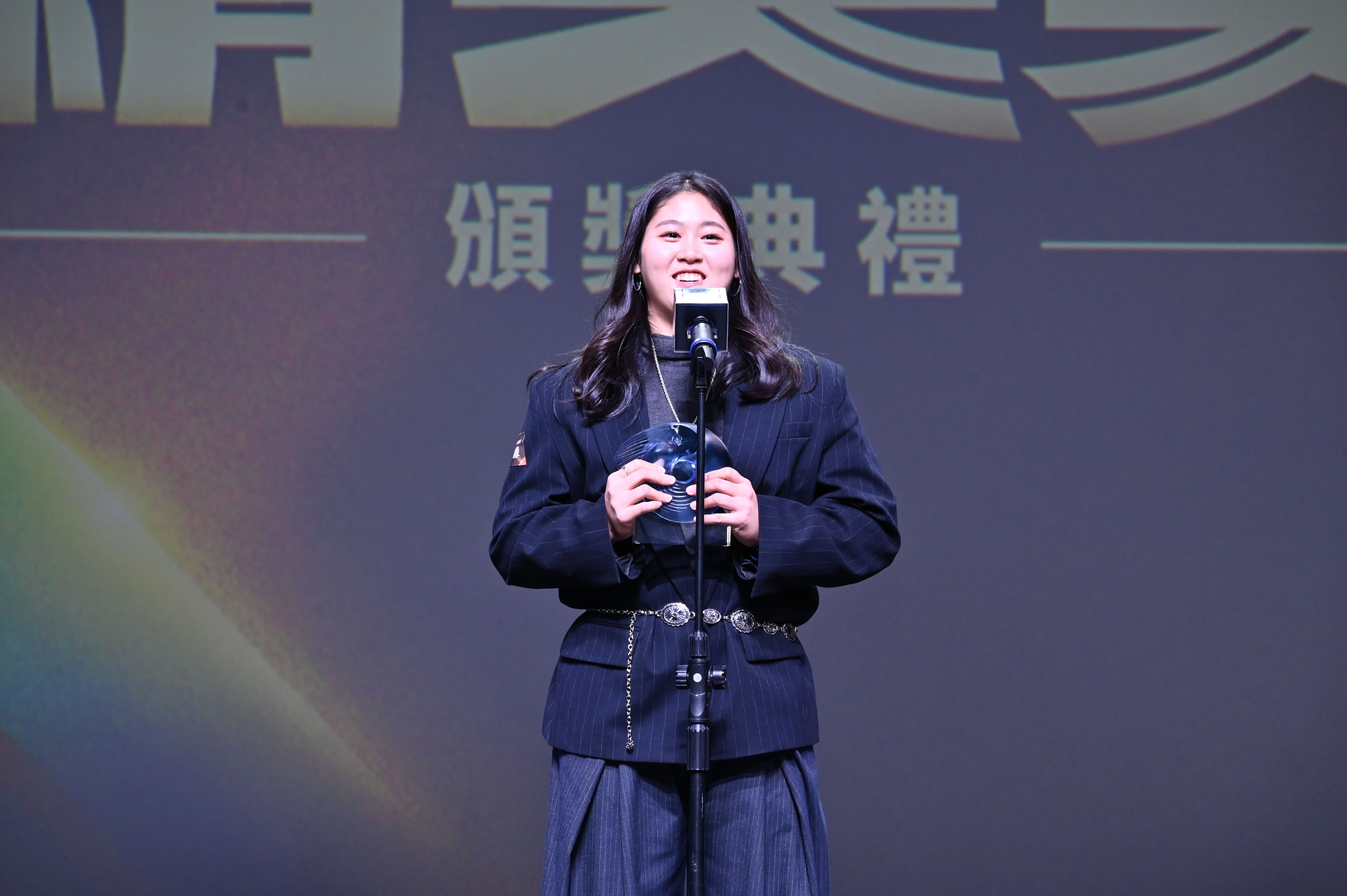 田徑》台灣史上首位突破18公尺的鉛球女將！18歲江靜緣明年目標奧運標準18公尺80