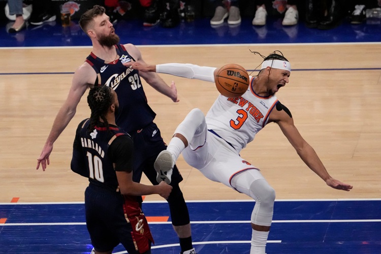 NBA》Josh Hart右腳踝受傷退出　尼克反而在聖誕大戰逆轉騎士