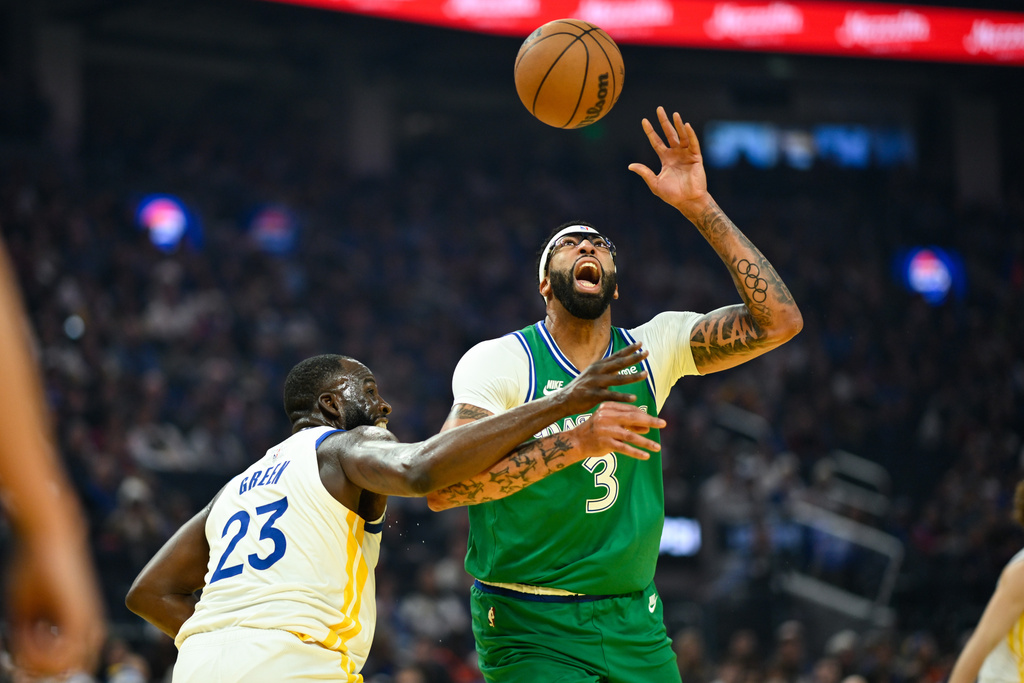 NBA》獨行俠Anthony Davis右腹股溝拉傷　退出對勇士的比賽