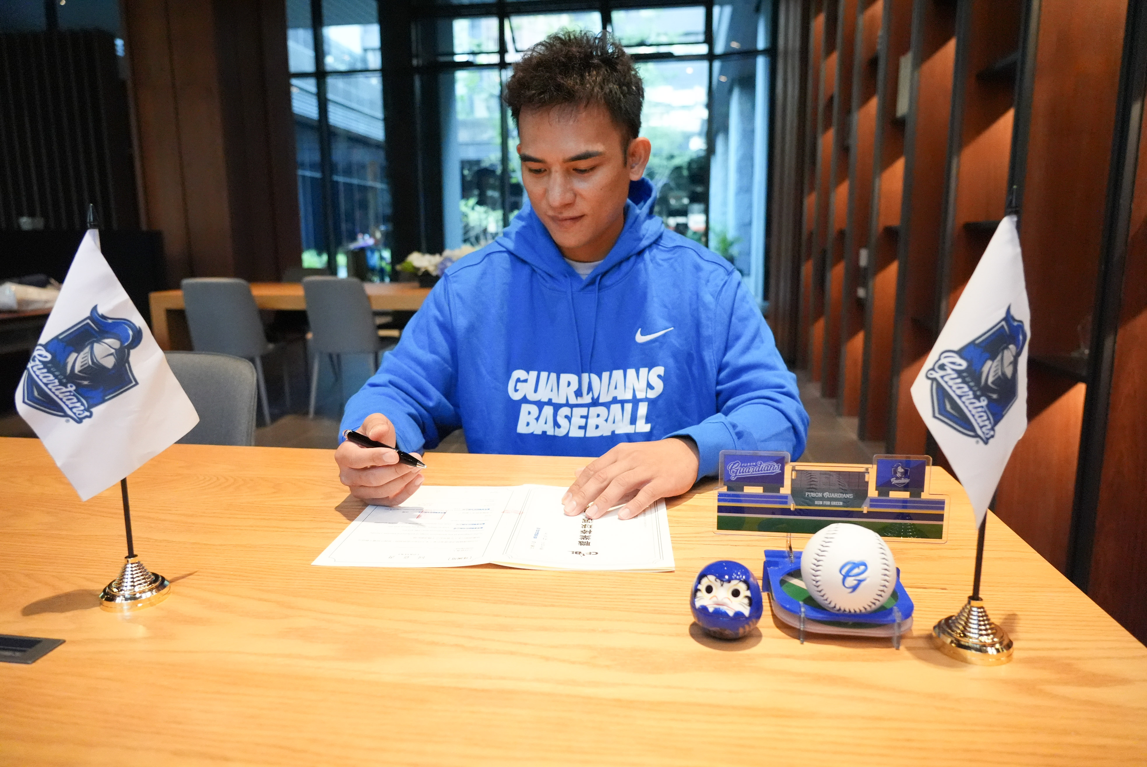 林岱安加盟富邦悍將。圖片來源:富邦悍將提供