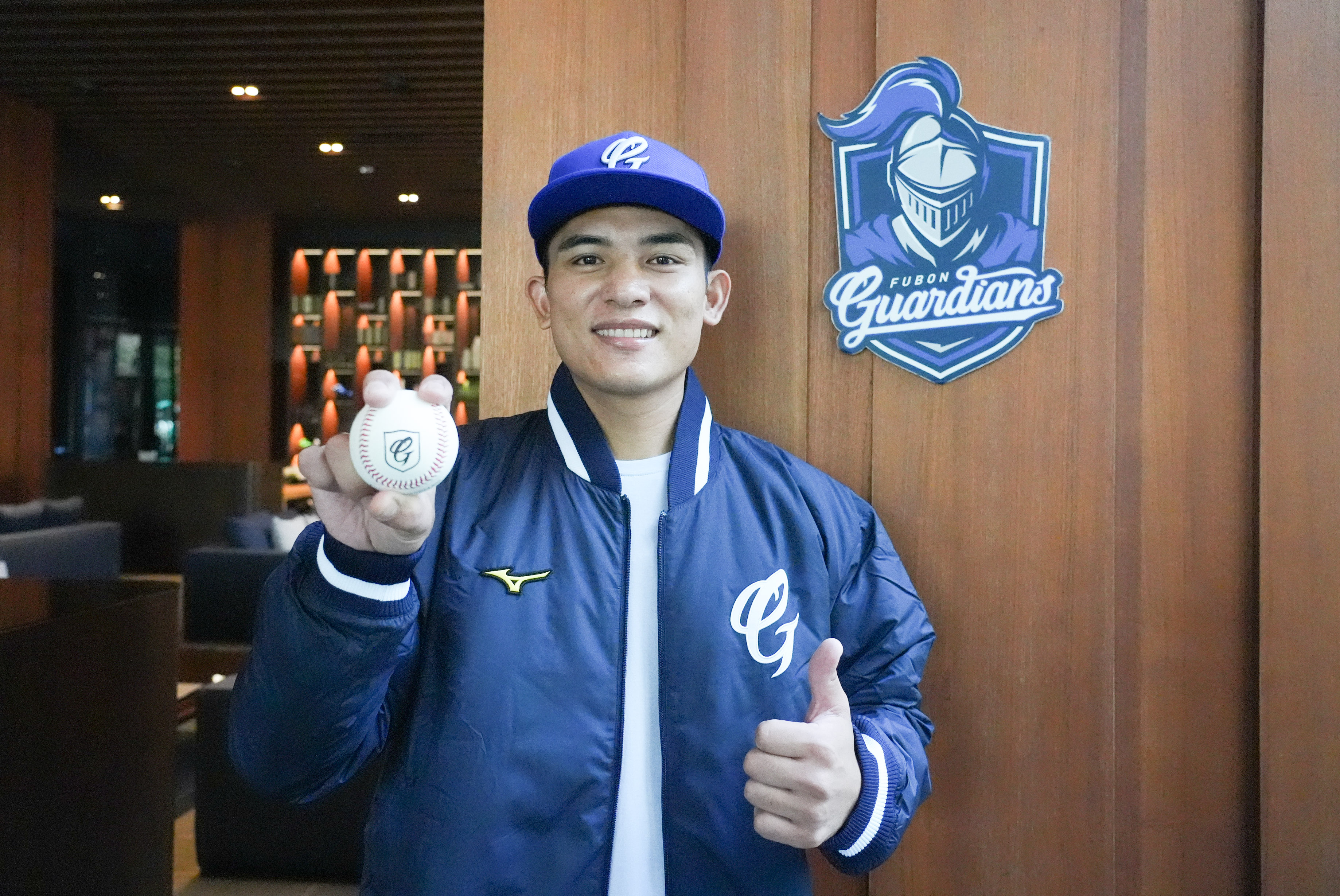 林岱安加盟富邦悍將。圖片來源:富邦悍將提供