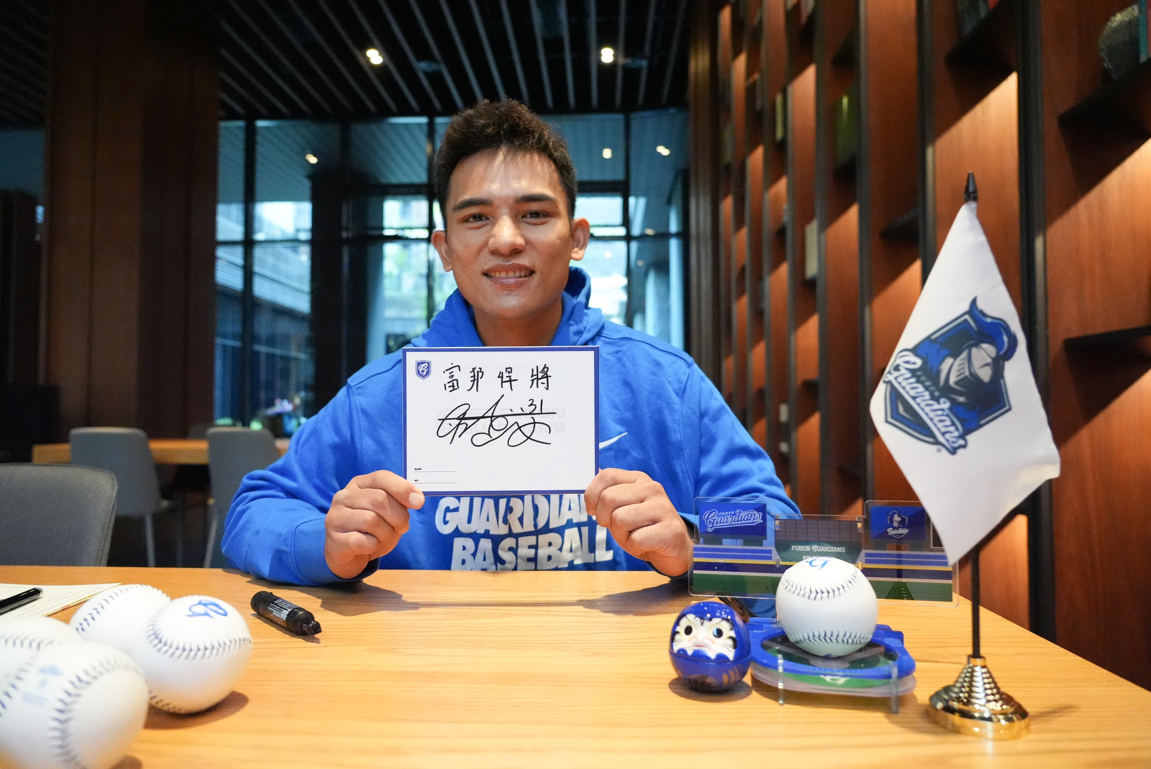 中職》「湛藍指揮塔」進駐新莊！悍將重磅補強林岱安 林威助盼他成為年輕球員模範