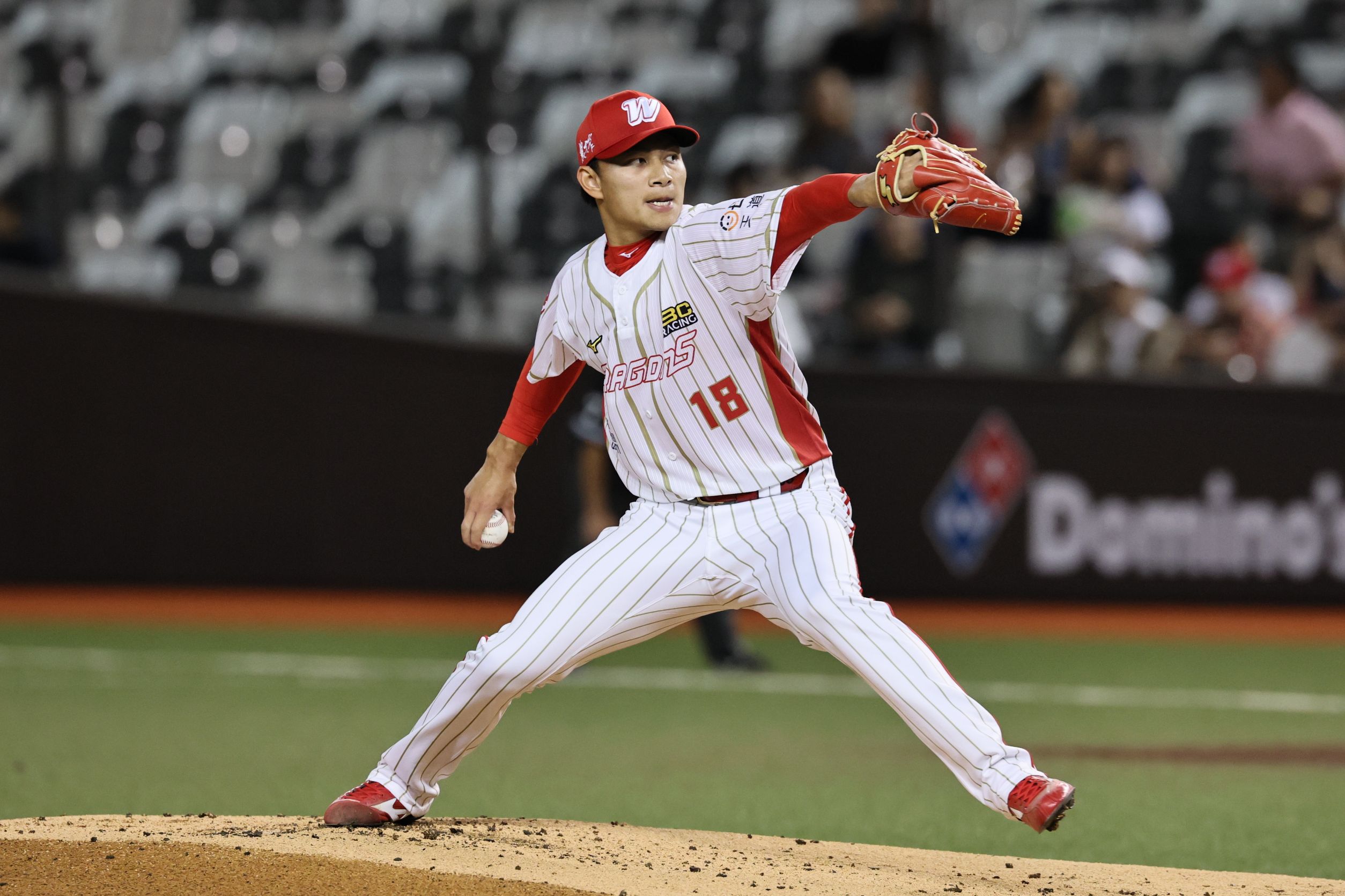 NPB》軟銀展現對「龍之子」的重視！日媒曝徐若熙有望續披象徵王牌18號戰袍