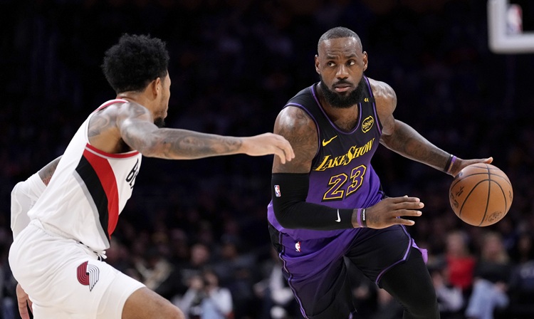 LeBron James(右)。圖片來源：達志影像