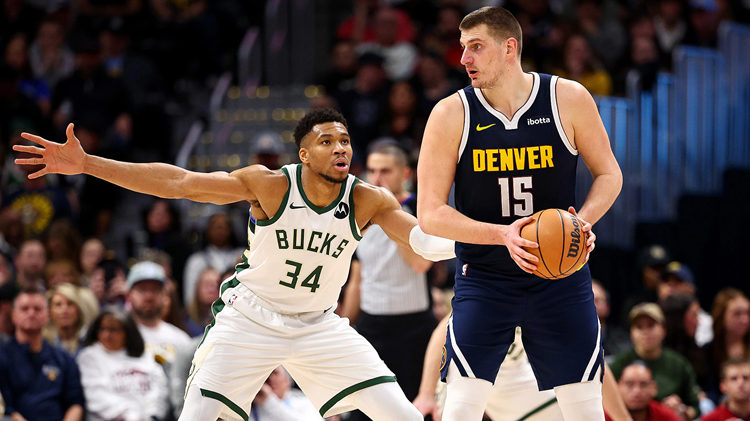 字母哥(左)Nikola Jokic(右)。圖片來源：NBA.com