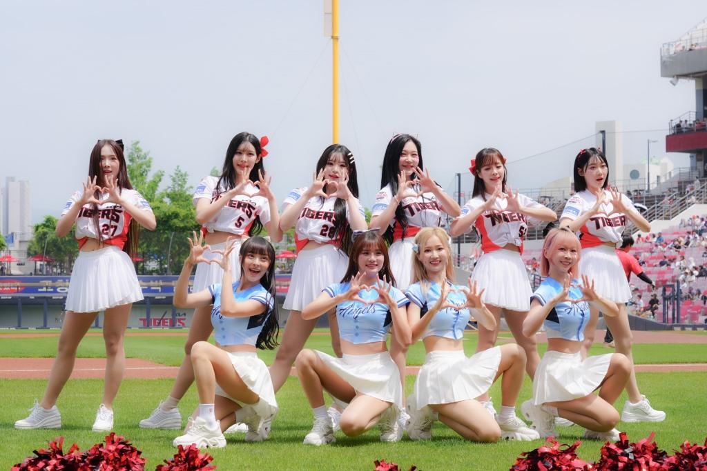 KIA Tigers Cheerleader和Fubon Angels。圖片來源：富邦悍將