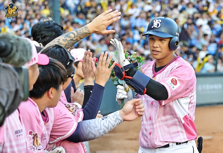 黃韋盛生涯首轟出爐助威，中信5比4險勝富邦收下三連勝。圖片來源：中信兄弟