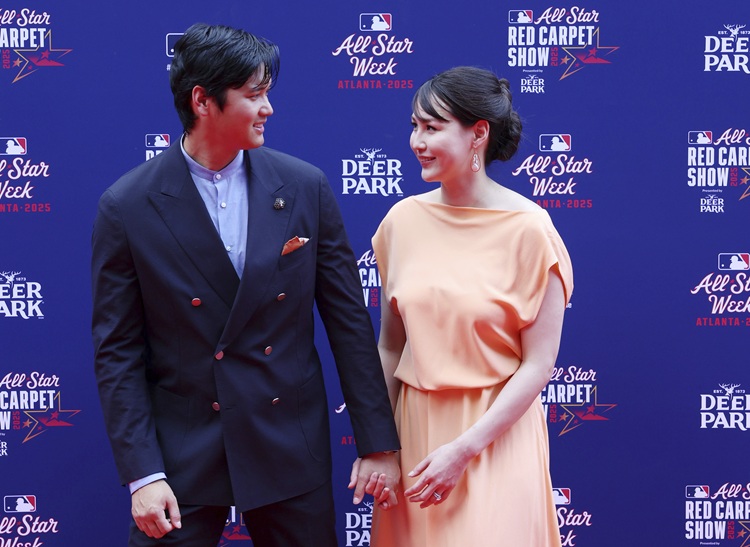大谷翔平(左)愛妻田中真美子(右)。圖片來源：達志影像