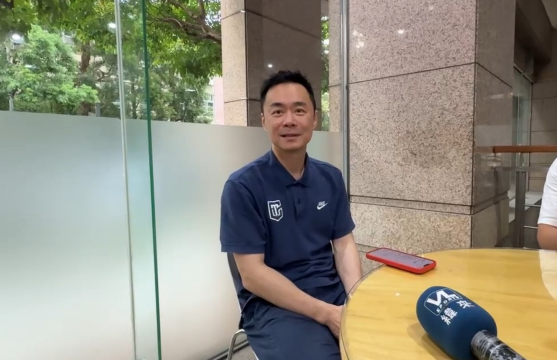 張承中親上火線還原地貼改善時序。圖片來源：緯來體育台
