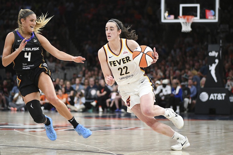 WNBA》想不到吧！Caitlin Clark新人簽名卡　66萬美元售出