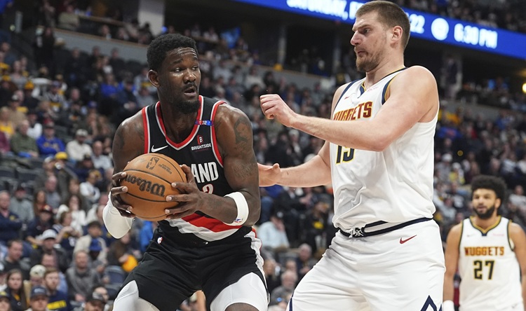 Deandre Ayton(左)。圖片來源：達志影像