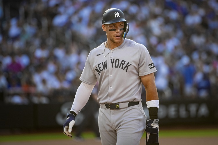 Aaron Judge右眼角貼上創可貼。圖片來源：達志影像