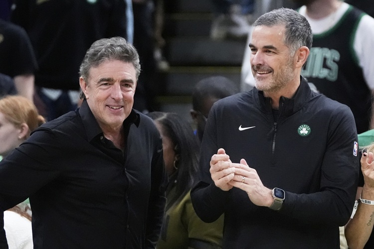 Wyc Grousbeck(左)Bill Chisholm(右)。圖片來源：達志影像