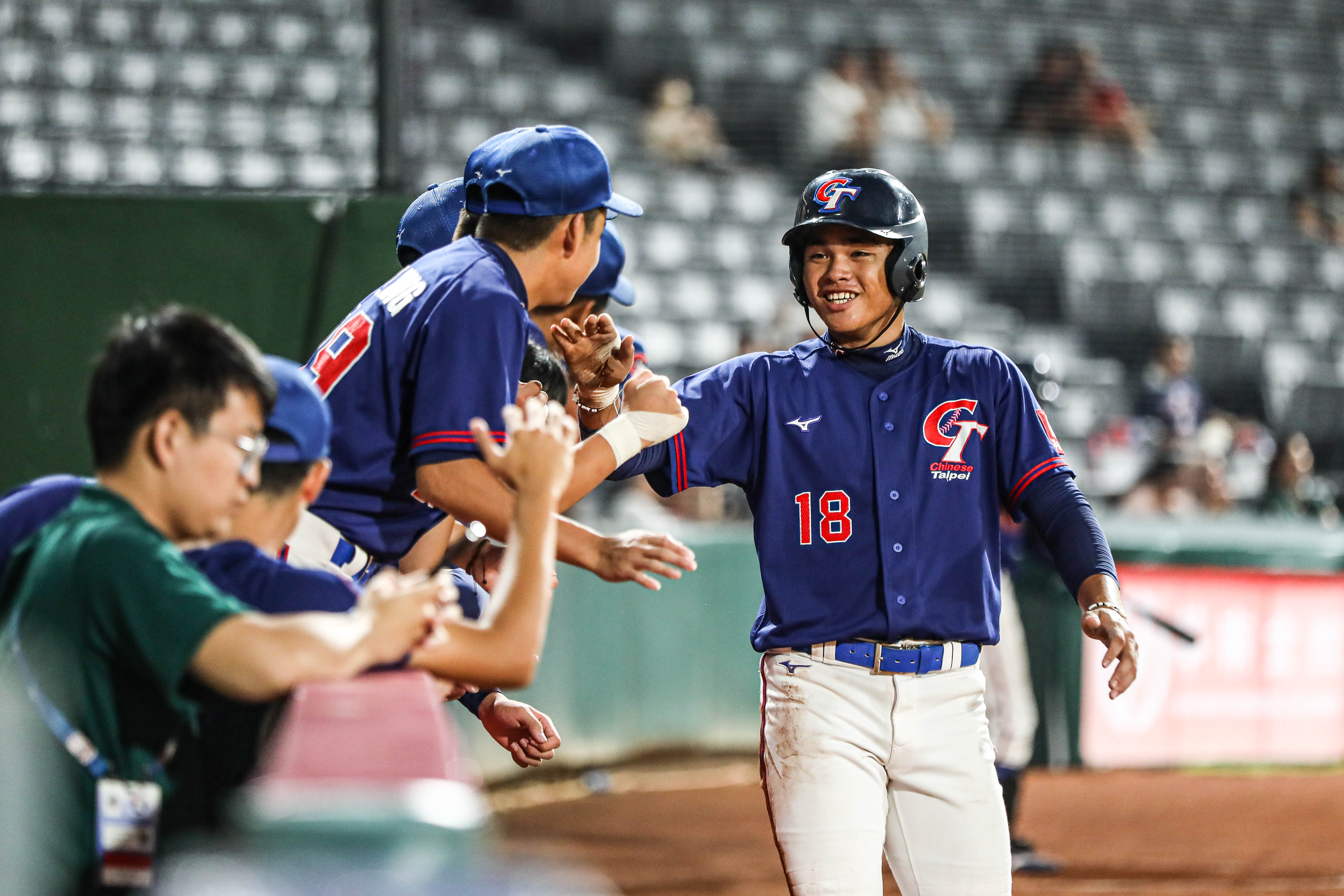 陳瑞鑫(右)跑回分數。圖片來源：U15亞洲盃