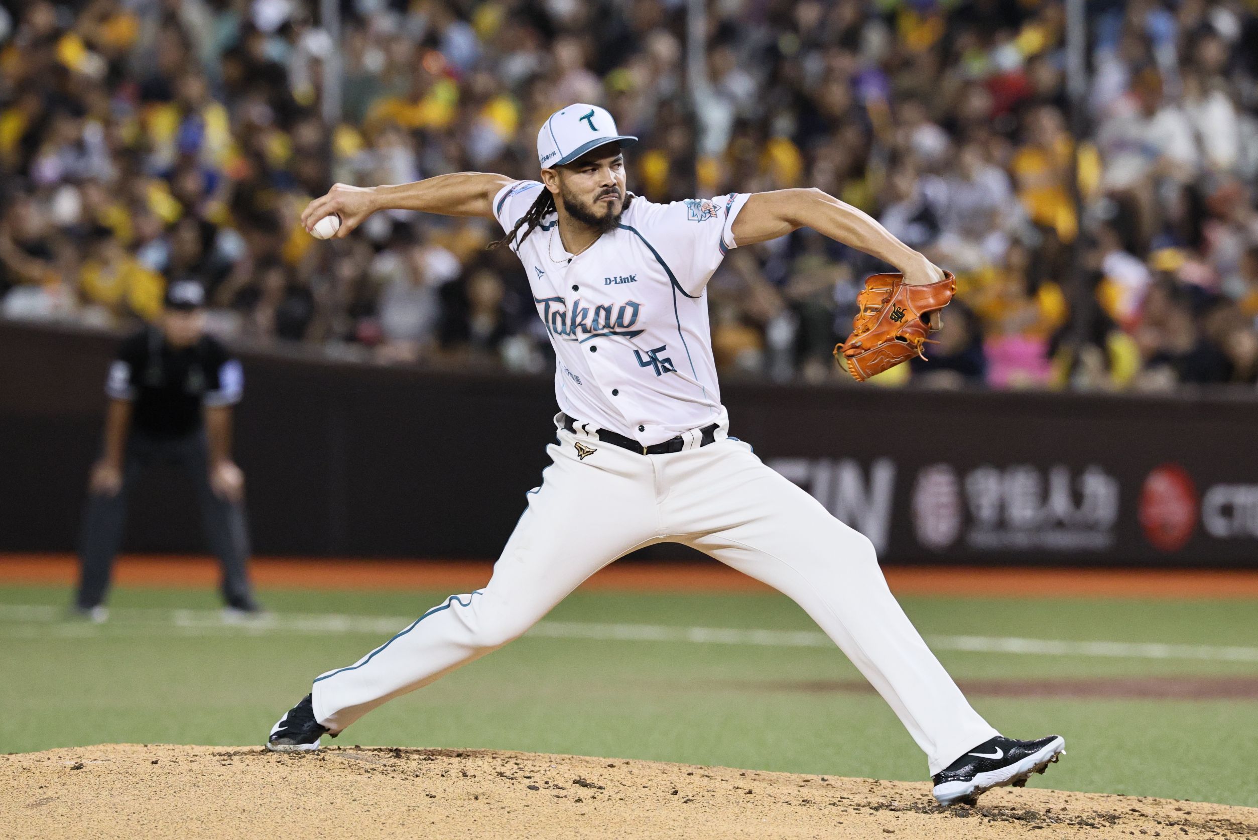 首次在中職出賽的那瑪夏，繳出主投5局失3分的成績，首勝再等等。圖片來源:雄鷹