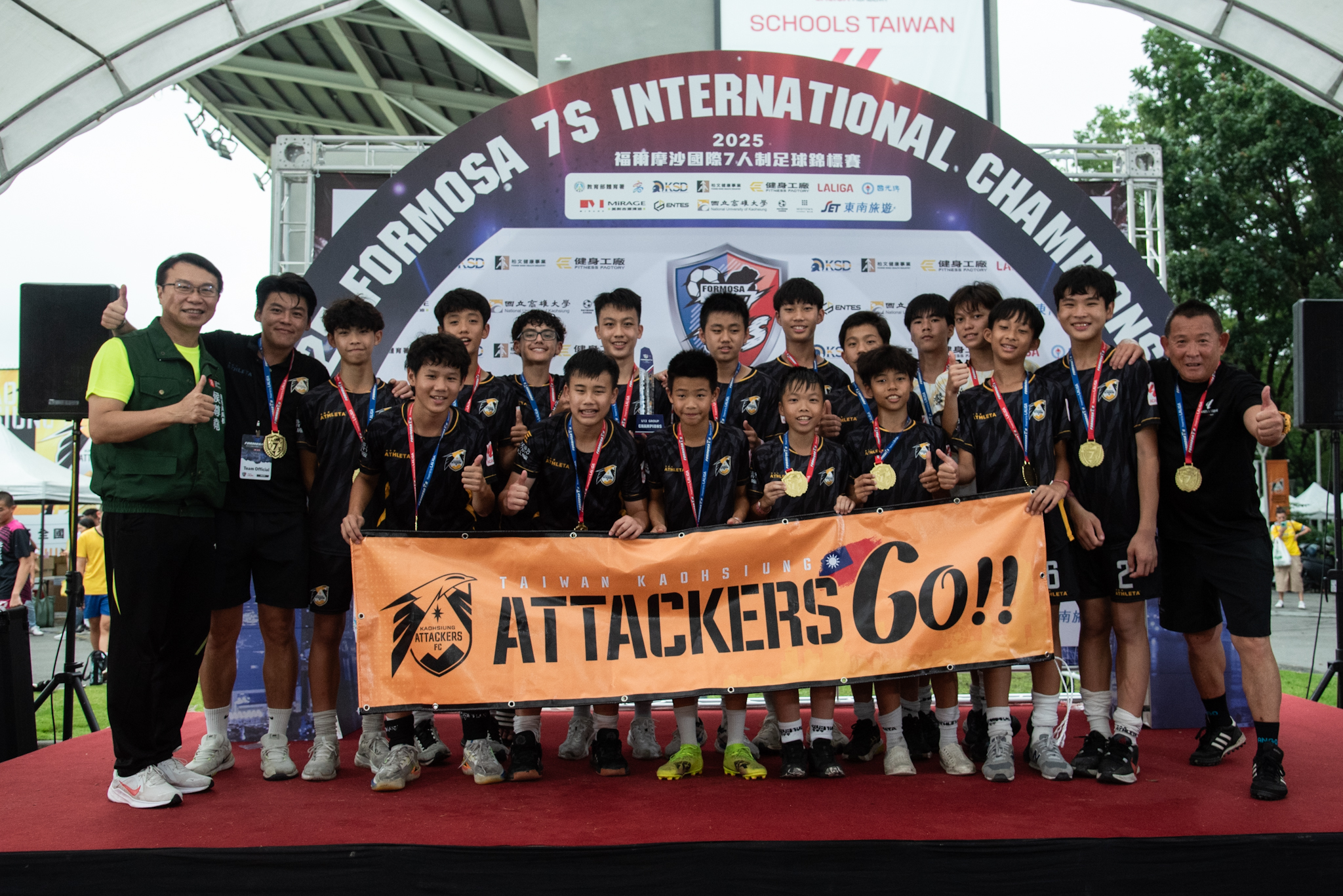高雄Attackers展現青訓結果，奪下U13、U14冠軍。圖片來源：博文健康
