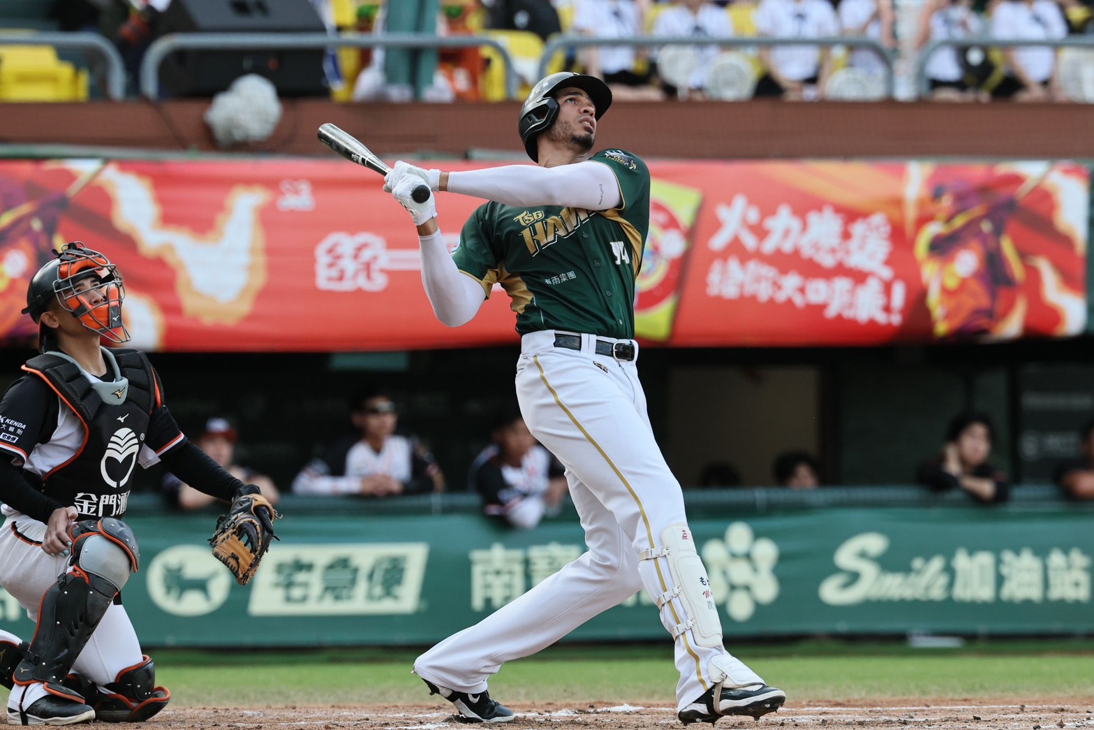 魔鷹本場比賽敲出「雙響炮」，同時中職200安也出爐。圖片來源:台鋼雄鷹