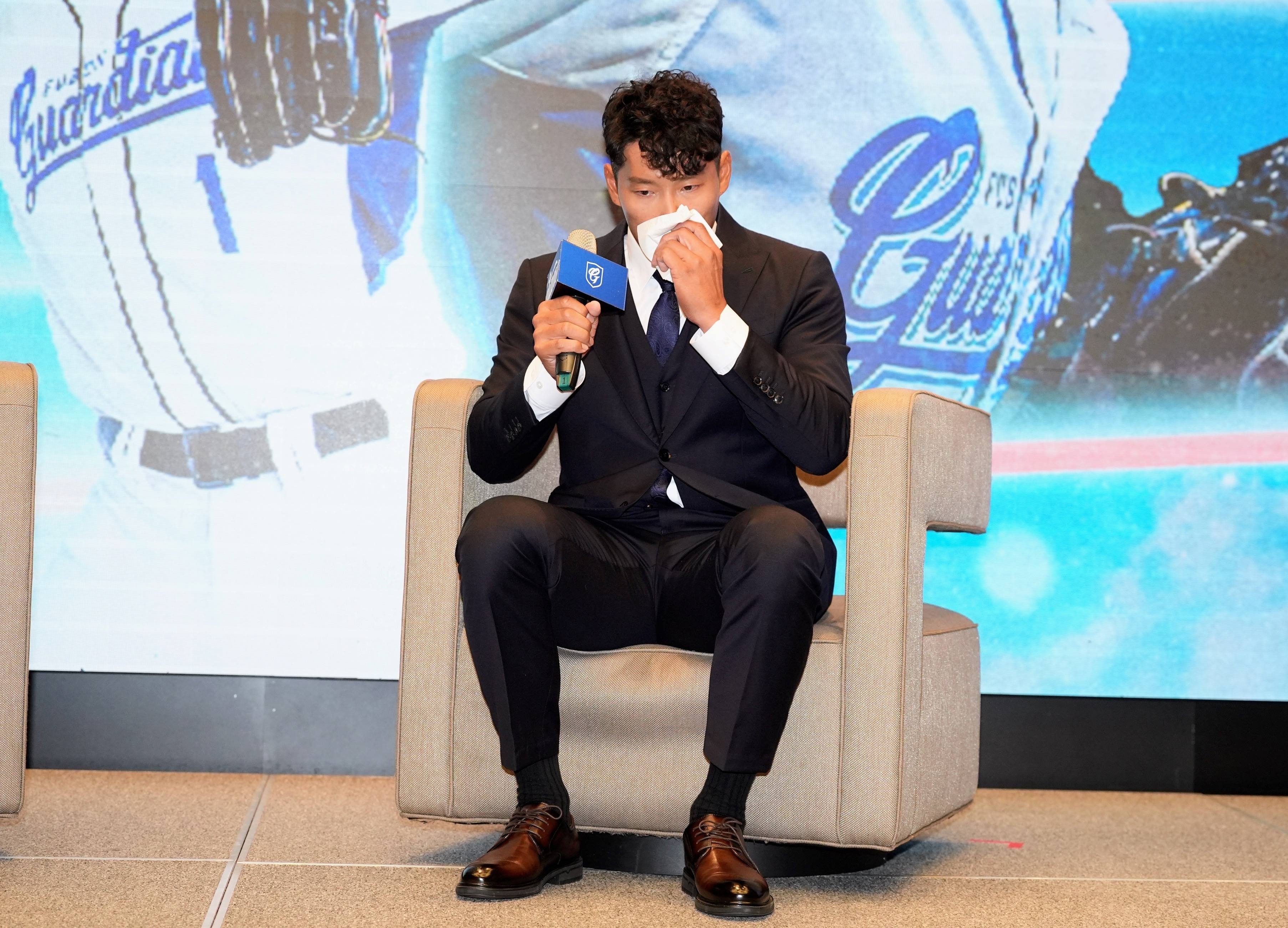 林哲瑄宣告引退高國輝、范國宸獻上禮物 「戴姓球迷」準備驚喜大禮