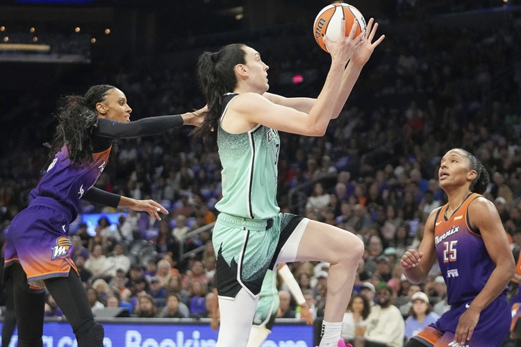 Breanna Stewart(中)。圖片來源：達志影像