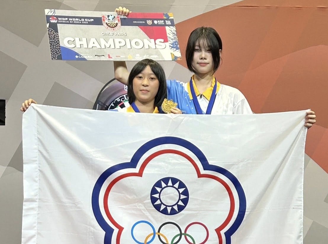 飛鏢世界盃》台灣世界級賽事首金入袋！女將蔡詠恩、楊奕晴全勝奪U18雙人青少年金牌