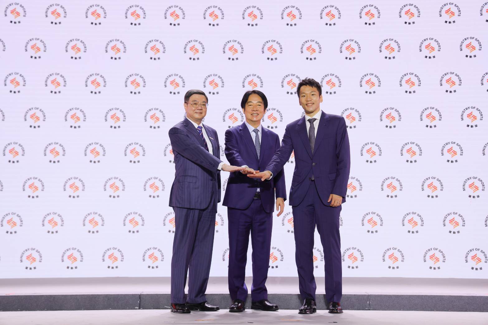 賴清德總統、卓榮泰院長及李洋部長合影。圖片來源：運動部提供