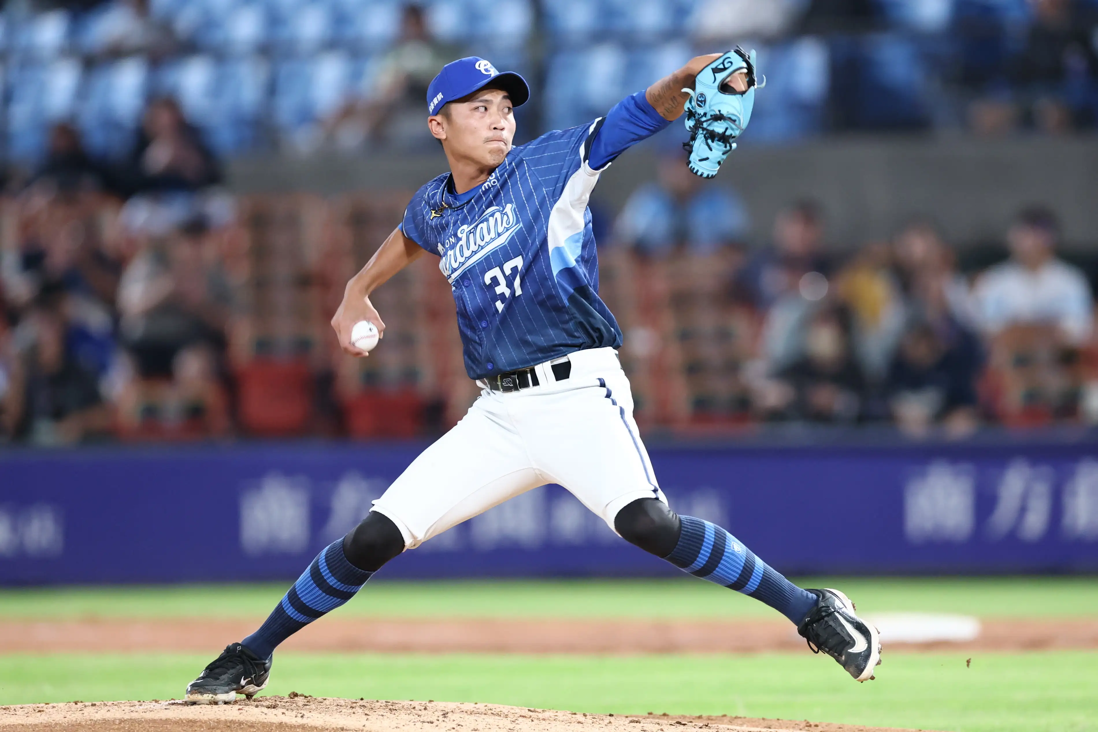 王偉軒後援3.2局無失分。富邦悍將提供