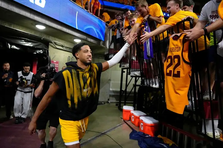 Tyrese Haliburton(左)。圖片來源:達志影像